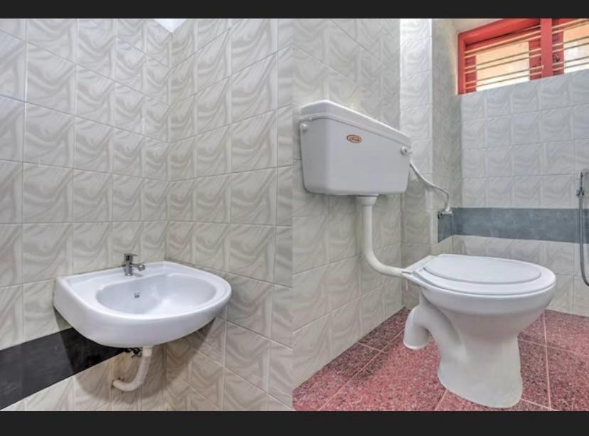 Ss Kkp Tourist Home Thiruvananthapuram Buitenkant foto